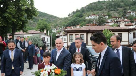 Bakan Özlü, Akşemseddin Hz. Anma etkinliklerine katıldı