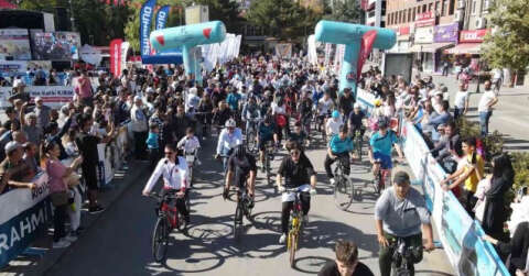 Türkiye Bisiklet Şampiyonası’nın son gününde bu kez vatandaşlar pedal çevirdi