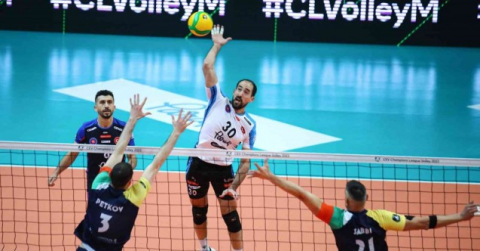 Halkbank çeyrek finalde