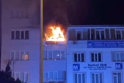 Bursa'da 5 katlı binanın 3.katı alev alev yandı