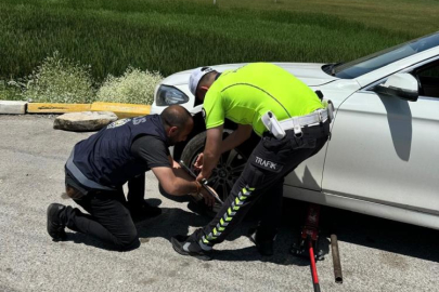 Polis ekibi vatandaşın yardımına koştu