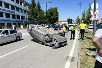 Düz yolda takla attı: 1 yaralı