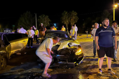 Bursa'da iki otomobil kafa kafaya çarpıştı: 3 yaralı