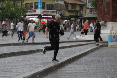 Bursa sağanak yağışa teslim oldu