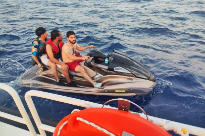 Jet ski ile kaçmaya çalıştılar