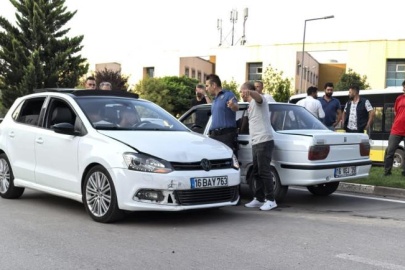 Bursa'da kaza sonrası aracını görünce diğer sürücüye tepki gösterdi