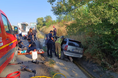 İnegöl'de trafik kazası:1 kişi öldü, 2'si ağır 3 kişi yaralandı