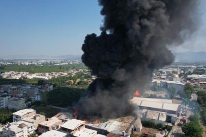 Bursa'da kağıt fabrikasındaki yangının boyutu dron ile görüntülendi