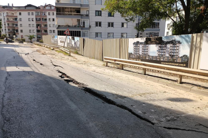 Bursa'da konut inşaatı çalışmasında yol göçtü