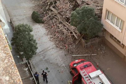 Bursa’da metruk bina saniyeler içinde yerle bir oldu