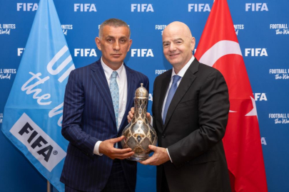 TFF Başkanı Hacıosmanoğlu, Paris'te FIFA Başkanı Infantino ile bir araya geldi