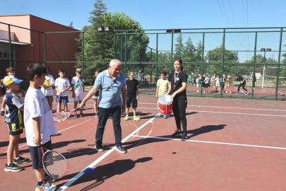 Başkan Şadi Özdemir, çocuklarla spor yaptı