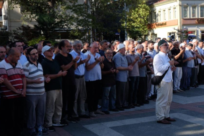 Bursa'da İsmail Haniye için gıyabi cenaze namazı kılındı