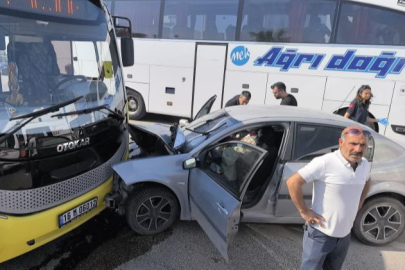 Bursa'da zincirleme kaza kamerada: 2 yaralı