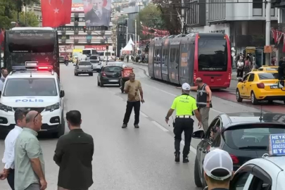 Bursa'da cadde üzerinde defalarca kendini bıçakladı