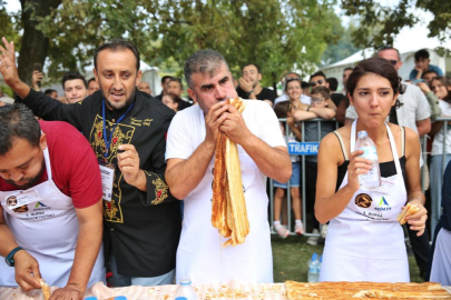 Bursa'da 10 dakikada 15 metre börek yedi, altınları kazandı