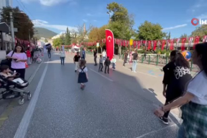 Bursa'nın en işlek caddesi 2 saat çocuklara kaldı