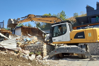 Gökçeören’de kaçak bir villa daha yıkıldı