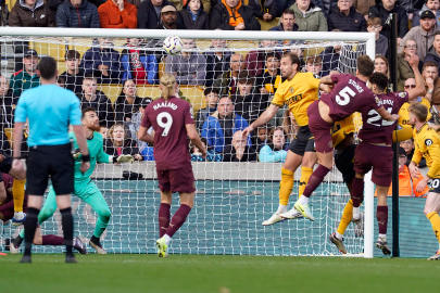 Manchester City son dakikada John Stones ile güldü