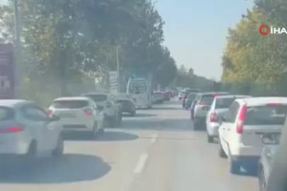 Bursa’da sürücülerin 'fermuar yöntemi'yle ambulansa yol vermesi kamerada