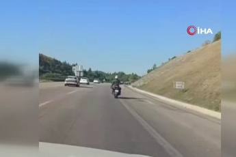 Motosiklet üzerinde dans edip kilometrelerce ilerledi