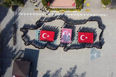 Yüzlerce öğrenci Cumhuriyet Bayramı için Türkiye haritası oluşturdu