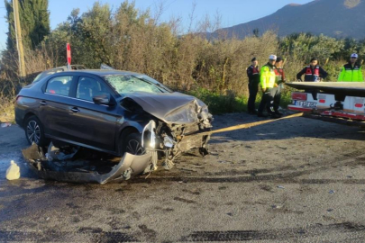 Bursa'da iki otomobil kafa kafaya çarpıştı: 7 yaralı