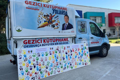 Rengarenk elleriyle Gezici Kütüphaneye iz bıraktılar