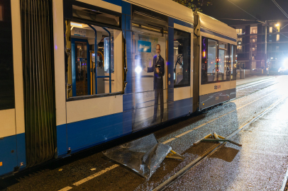 Amsterdam’da tramvay ateşe verildi