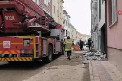 Karısını öldürdü, çatıya çıktı...Gözyaşlarıyla teslim oldu