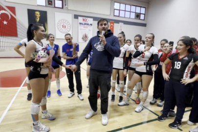 Kadın voleybolcuya sürpriz evlilik teklifi