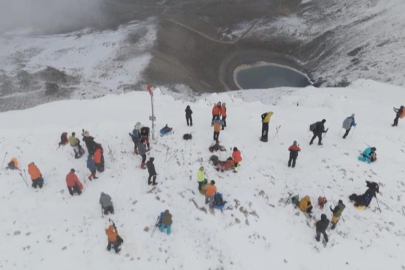 Uludağ'da sezonun ilk karı zirvede kutlandı