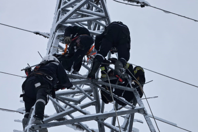 Bursa'da feci ölüm! Elektrik direğinde akıma kapıldı