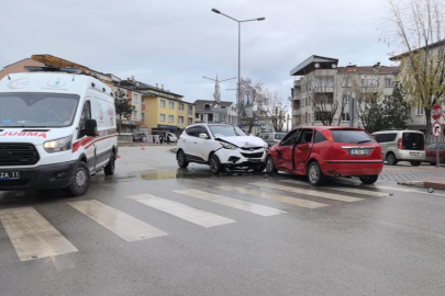 Bursa'da korkutan kaza: 1'i çocuk 2 kişi yaralandı