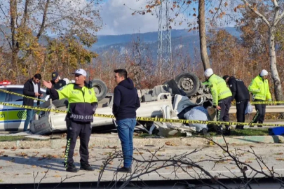 Bursa'da takla atan kamyonet 2 kişiye mezar oldu