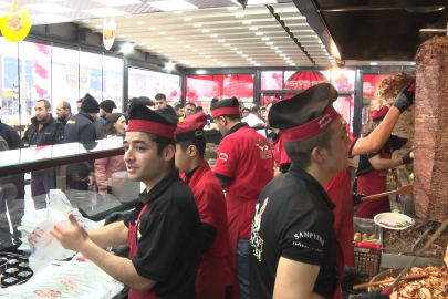 Döner ayranı 1 lira yaptı, 1 ton döneri 3 saatte sattı