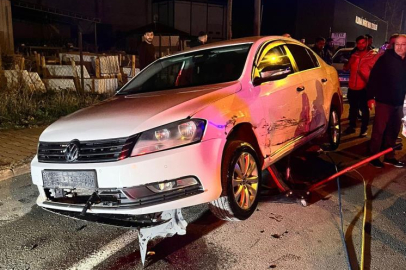 Bursa'da korkutan kaza: Otomobilin altına sıkıştı