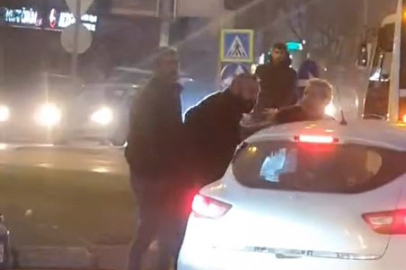 Bursa'da yol verme kavgası kamerada