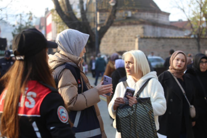 Kadınları tek tek durdurup o uygulamayı yüklettiler