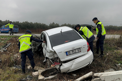 Bursa'da kontrolden çıkan araç tarlaya uçtu: 2 yaralı