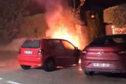 Bursa'da park halindeki otomobil alev topuna döndü