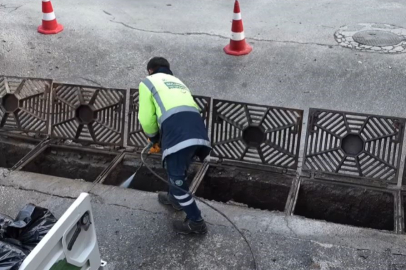 Bursa'da sel ve taşkın riskine karşı mazgallar temizleniyor