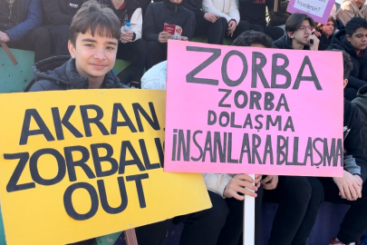 Bursa'da yüzlerce öğrenci akran zorbalığıyla mücadele için yürüdü